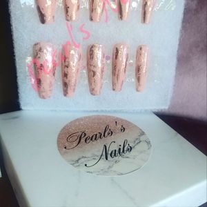 Press on nails